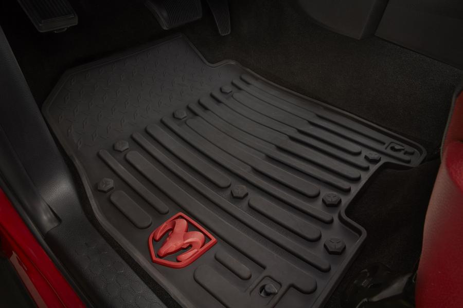  Dodge Ram 1500 Rebel 2015 года  (фото 33 из 54)